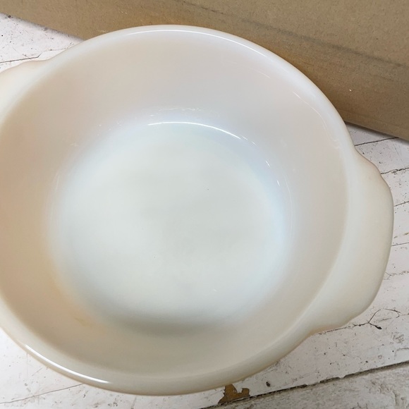 Anchor Hocking Fire King Peach Lustre 2qt. Casserole dish - Picture 4 of 7